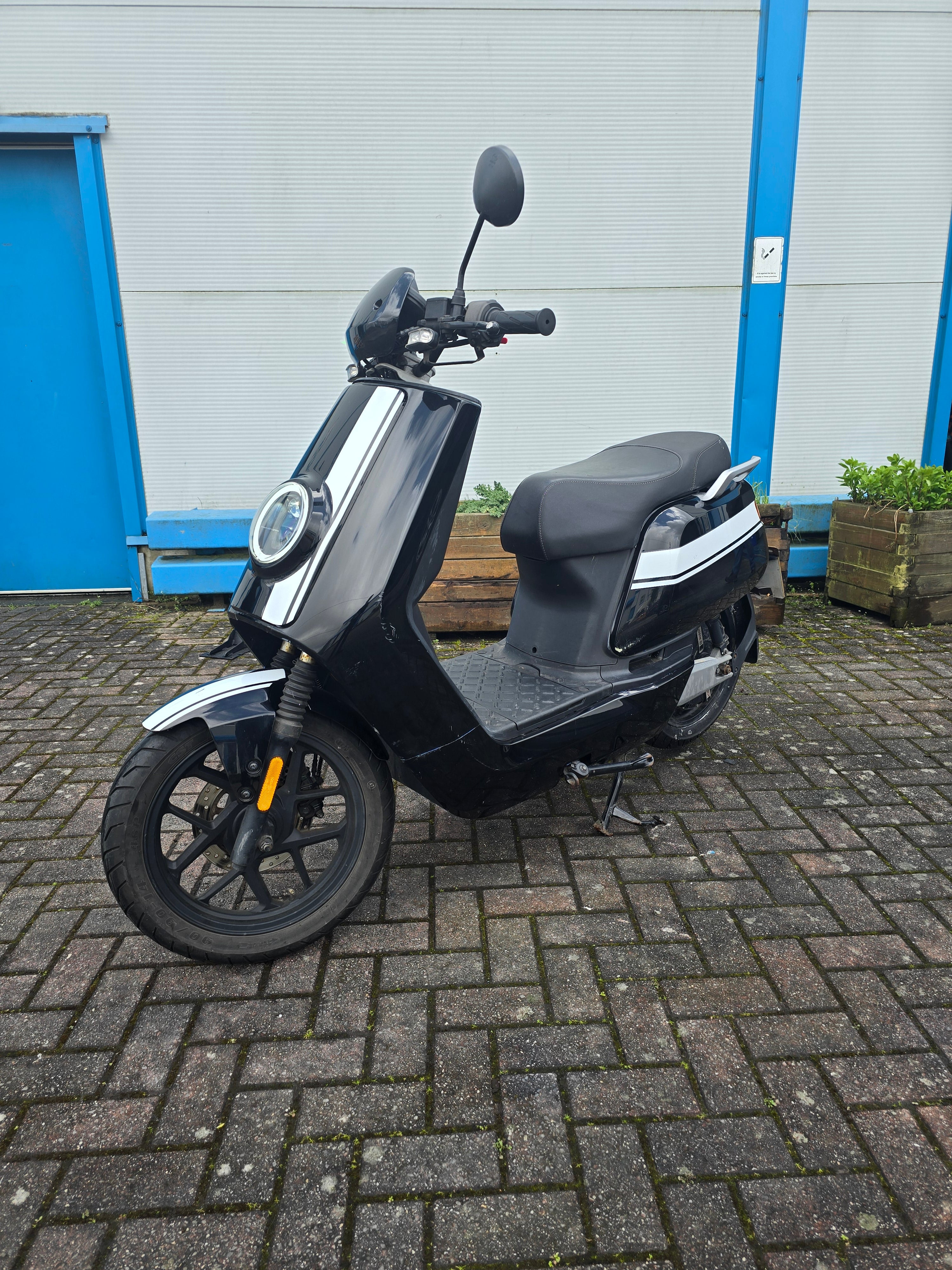 Niu NQI GTS Pro Electric Scooter - 9250 Miles GD20 EWH
