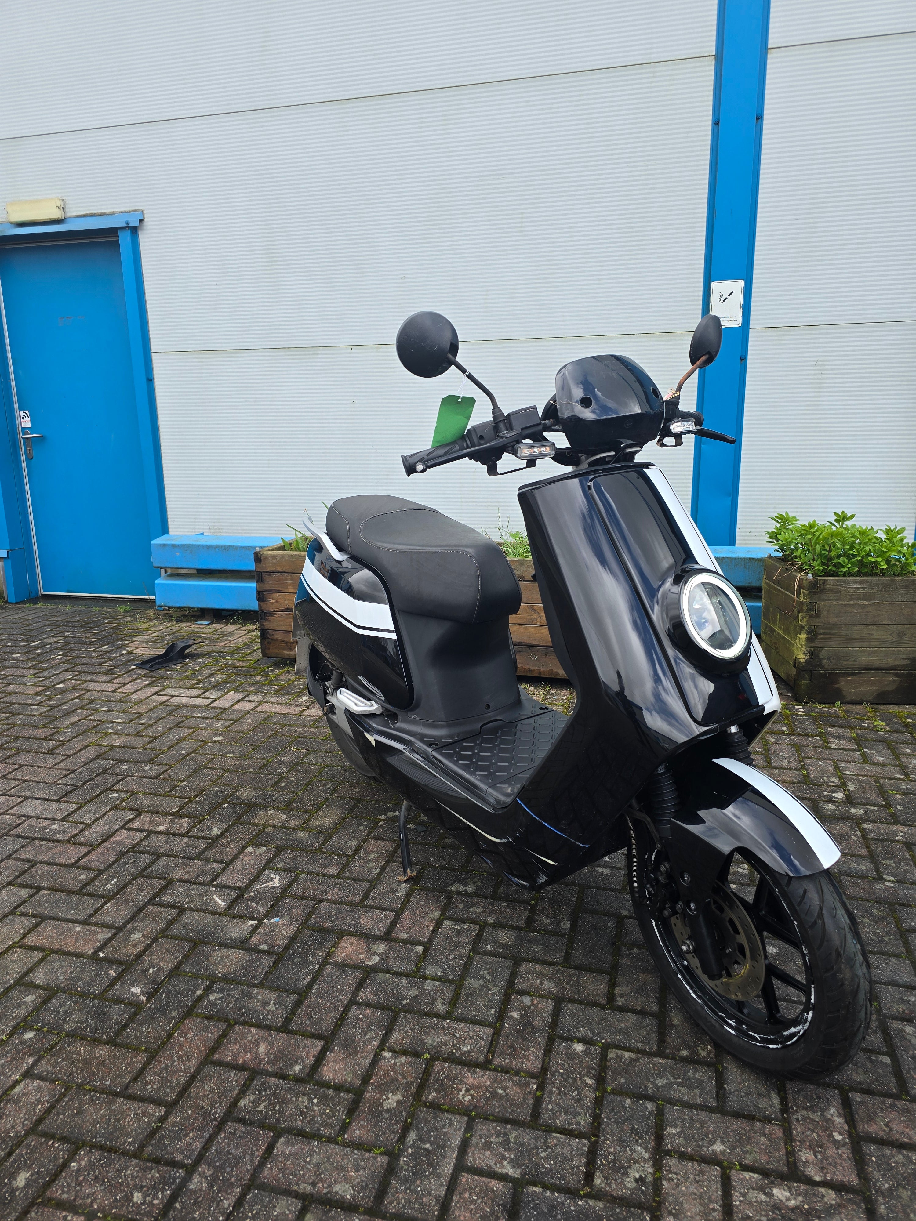 Niu NQI GTS Pro Electric Scooter - 6913 miles GL70 JXW